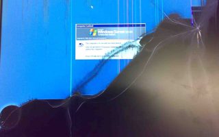 Broken Screen Wallpaper Windows Server 2003